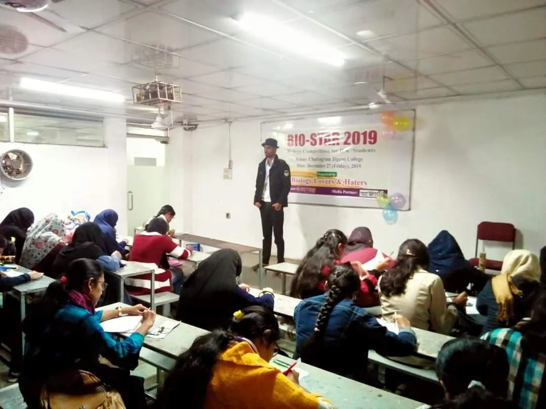 Presenting to a full classroom at BIO-STEE 2019.